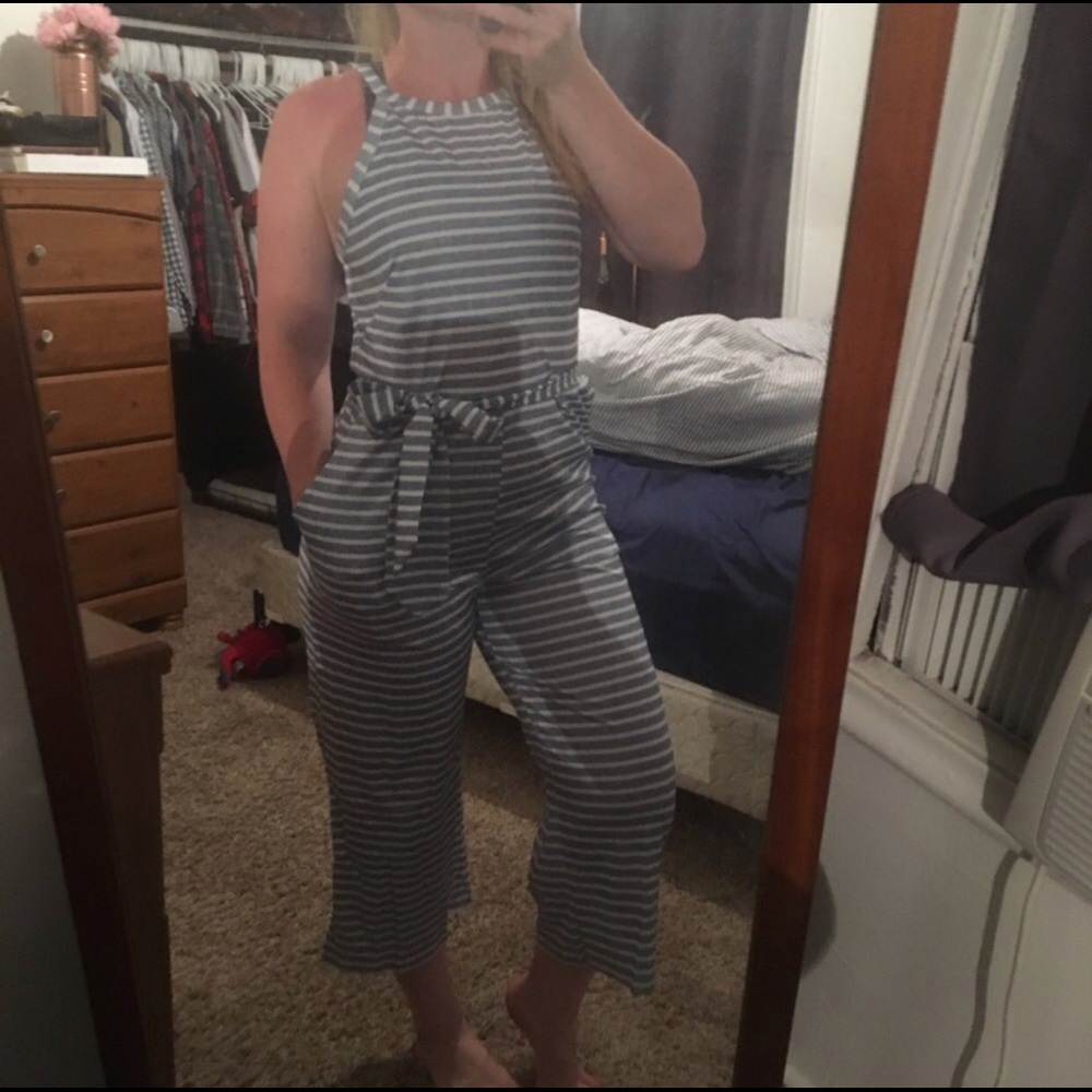 Women’s Sleeveless O-neck Striped Jumpsuit - Picture 6 of 8